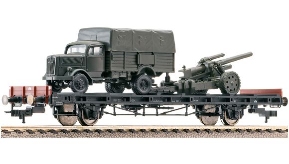2 axle Flat car loaded with 2 German military vehicles<br /><a href='images/pictures/Fleischmann/523608.jpg' target='_blank'>Full size image</a>